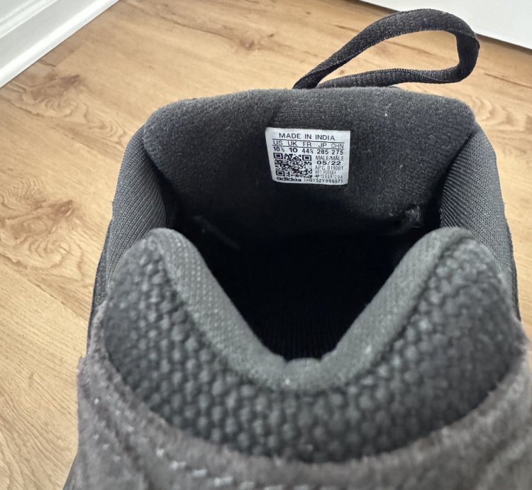 Adidas Yeezy Boost 700 V2 Vanta