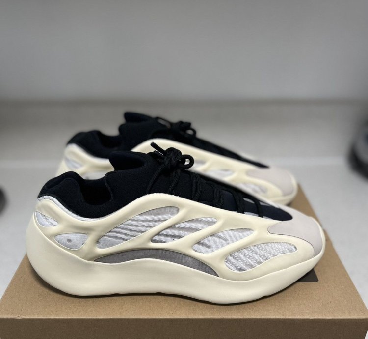 Adidas Yeezy Boost 700 V3 Azael 2019 2022 Size 12 Men