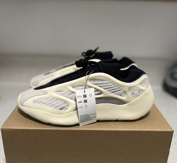 Adidas Yeezy Boost 700 V3 Azael 2019 2022 Size 12 Men