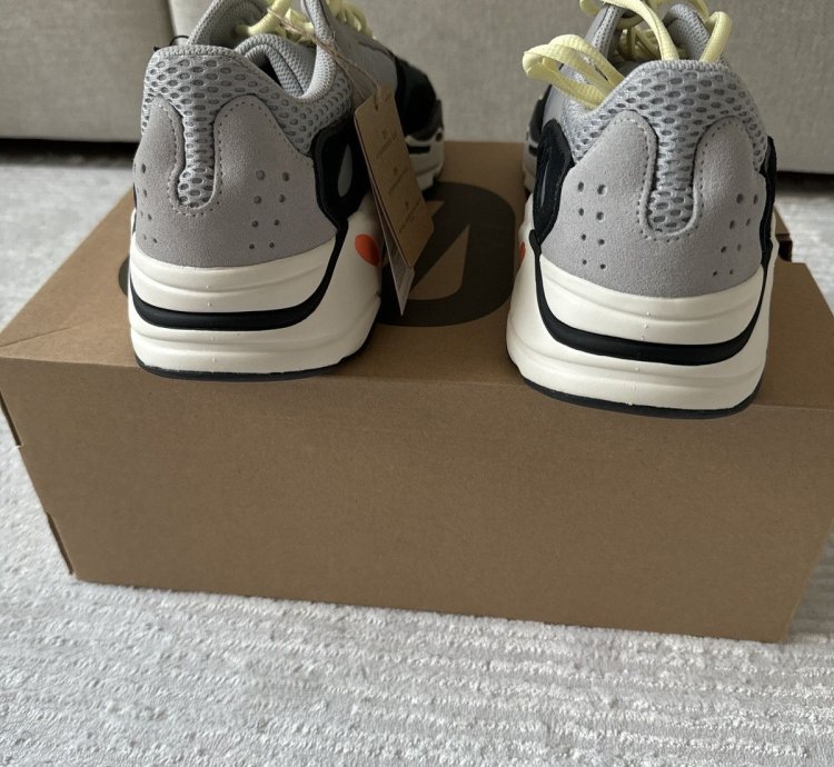 Adidas Yeezy Boost 700 Wave Runner