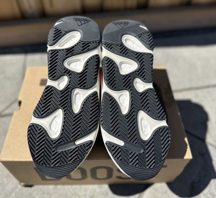 Adidas Yeezy Boost 700 Wave Runner 2023