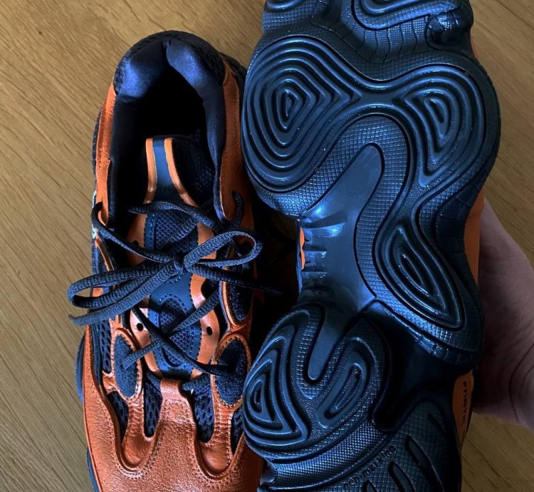 Adidas Yeezy Fnatic Custom Sneaks