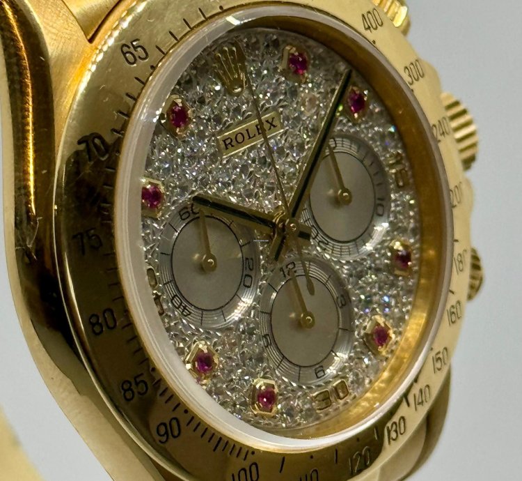 Rolex Daytona Factory Ruby And Diamonds Pave Dial 1992