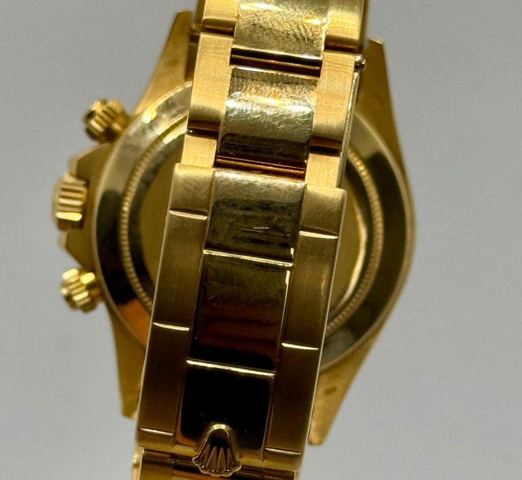 Rolex Daytona Factory Ruby And Diamonds Pave Dial 1992
