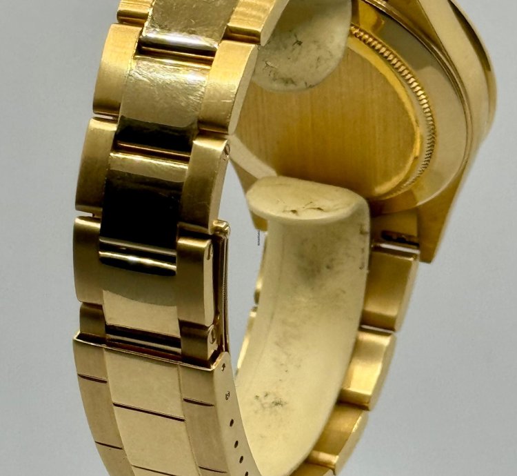 Rolex Daytona Factory Ruby And Diamonds Pave Dial 1992