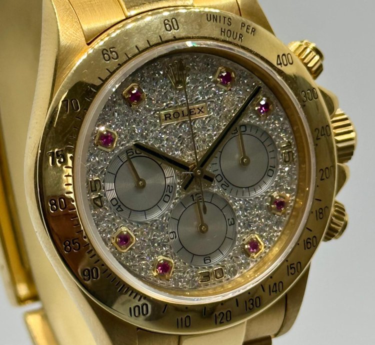 Rolex Daytona Factory Ruby And Diamonds Pave Dial 1992