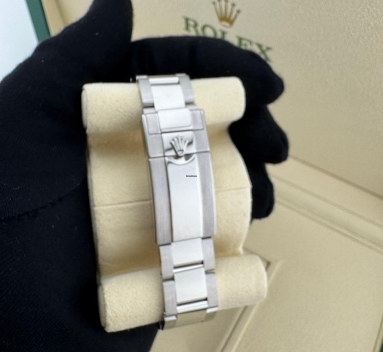 Rolex Daytona Pave Diamond Dial Bugguatte Diamond Bezel