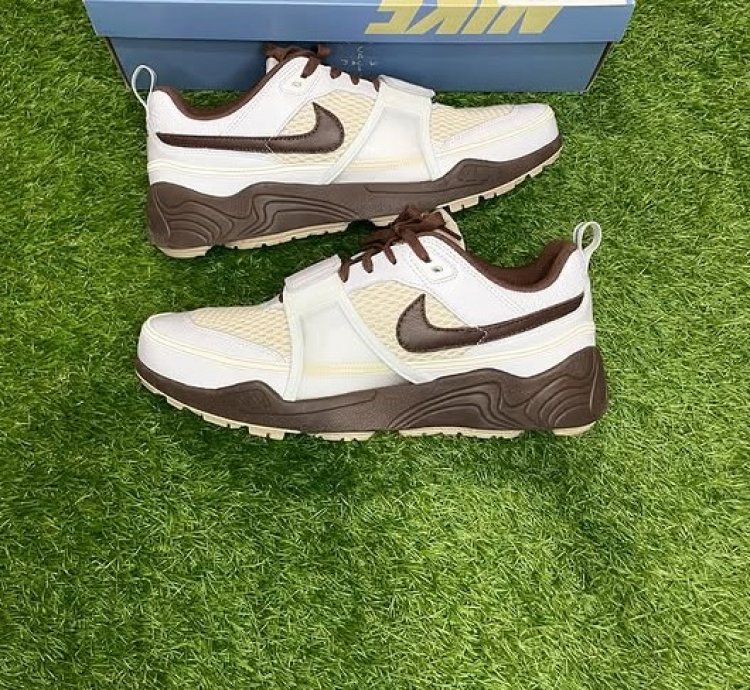 Travis Scott Nike Field Jaxx Light Chocolate