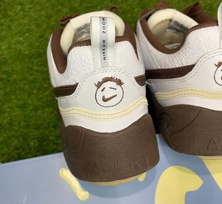 Travis Scott Nike Field Jaxx Light Chocolate