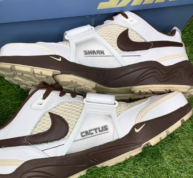 Travis Scott Nike Field Jaxx Light Chocolate