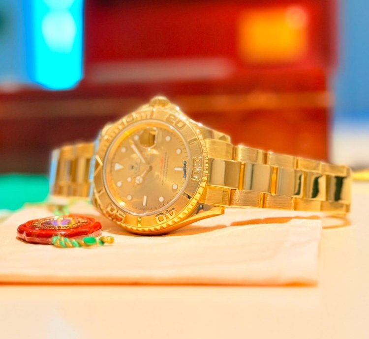Rolex Yacht-master 40 16628 Automatic 2008 Yellow Gold Very Good