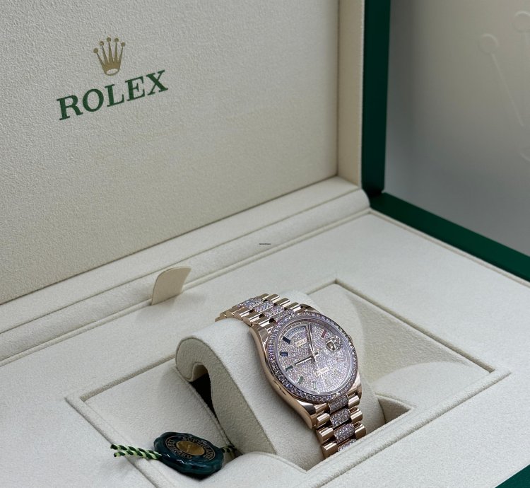 Rolex Day-date 36 Rainbow Diamonds