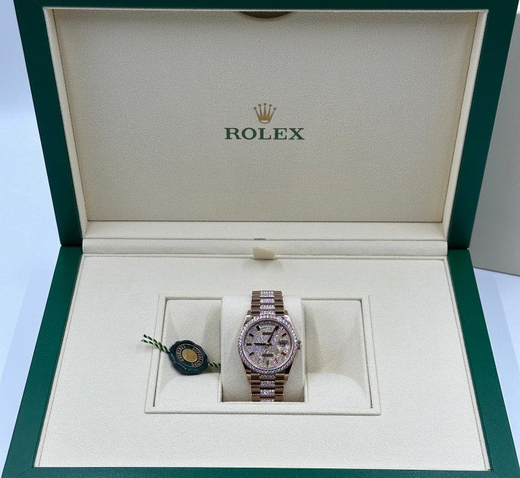 Rolex Day-date 36 Rainbow Diamonds
