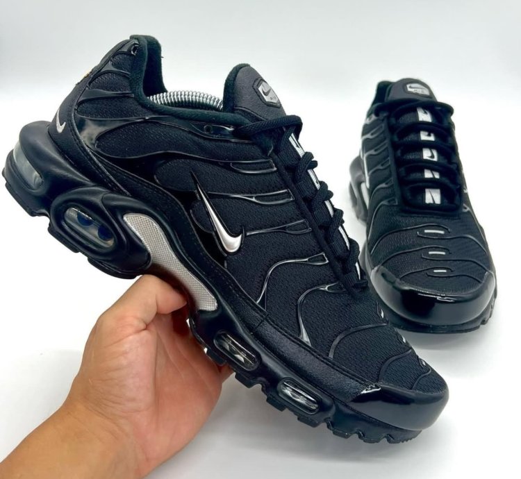 Nike Airmax Plus Metallic Black