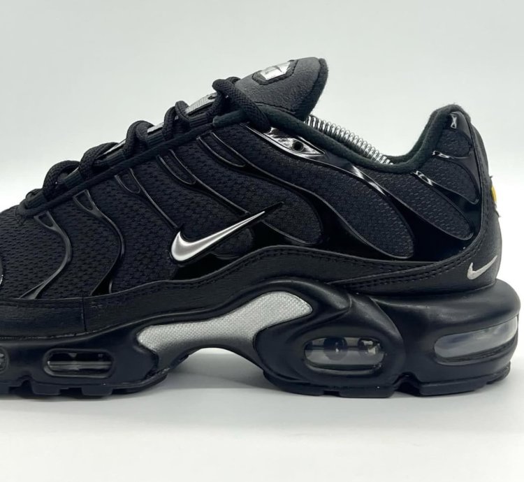 Nike Airmax Plus Metallic Black