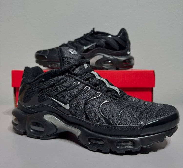 Nike Airmax Plus Metallic Black