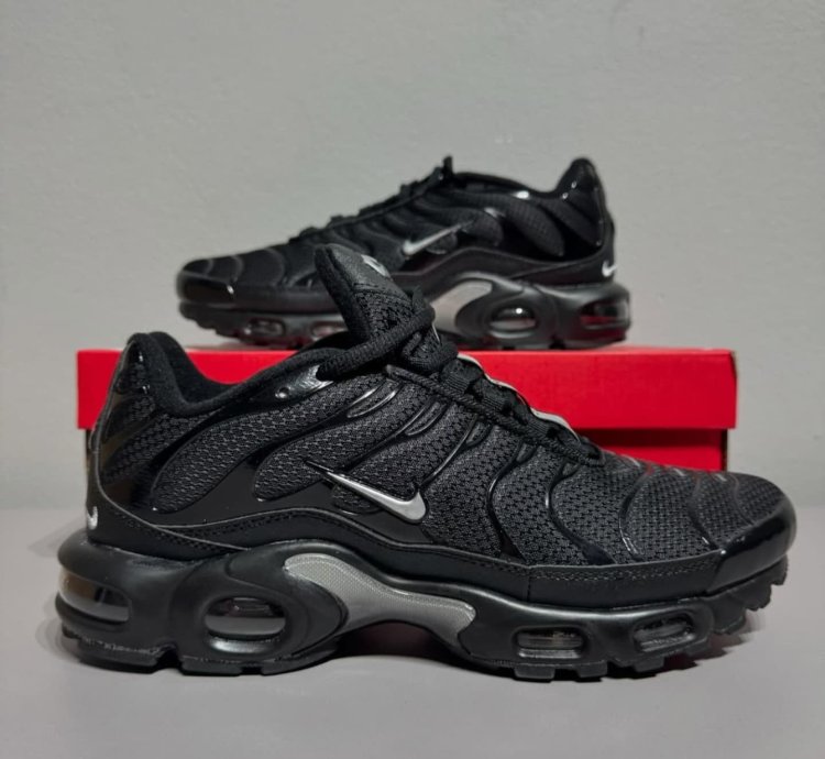 Nike Airmax Plus Metallic Black