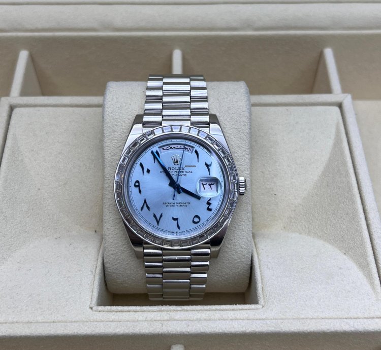 Rolex Day-date 40 Arabic Numerals Platinum Diamond Bezel