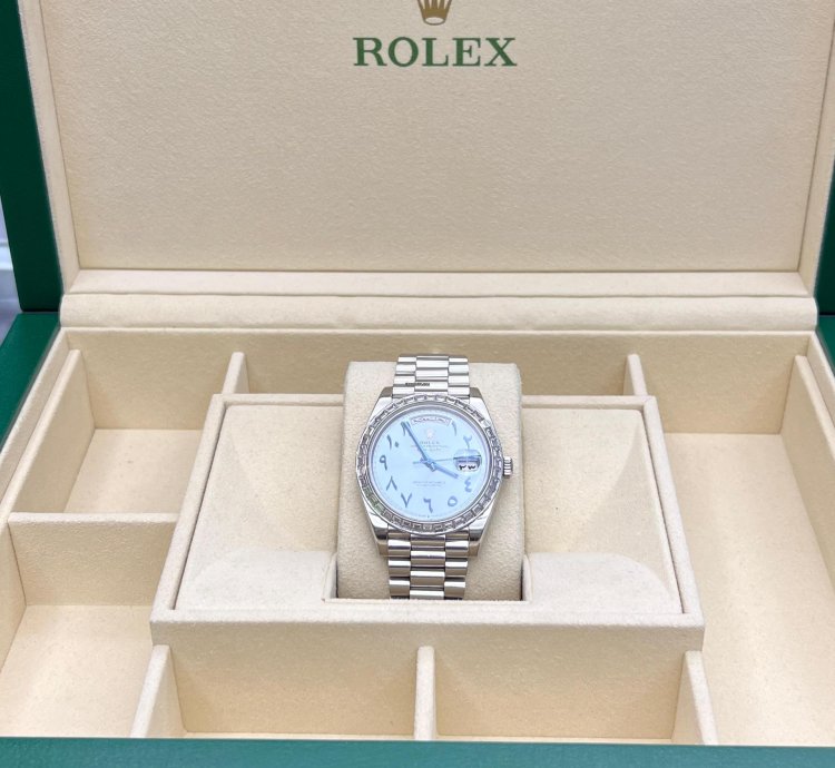 Rolex Day-date 40 Arabic Numerals Platinum Diamond Bezel