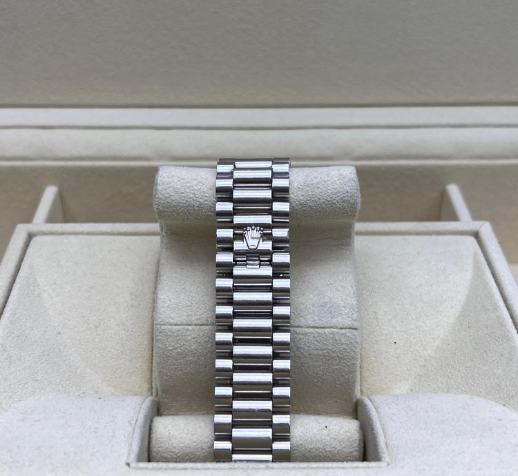 Rolex Day-date 40 Arabic Numerals Platinum Diamond Bezel
