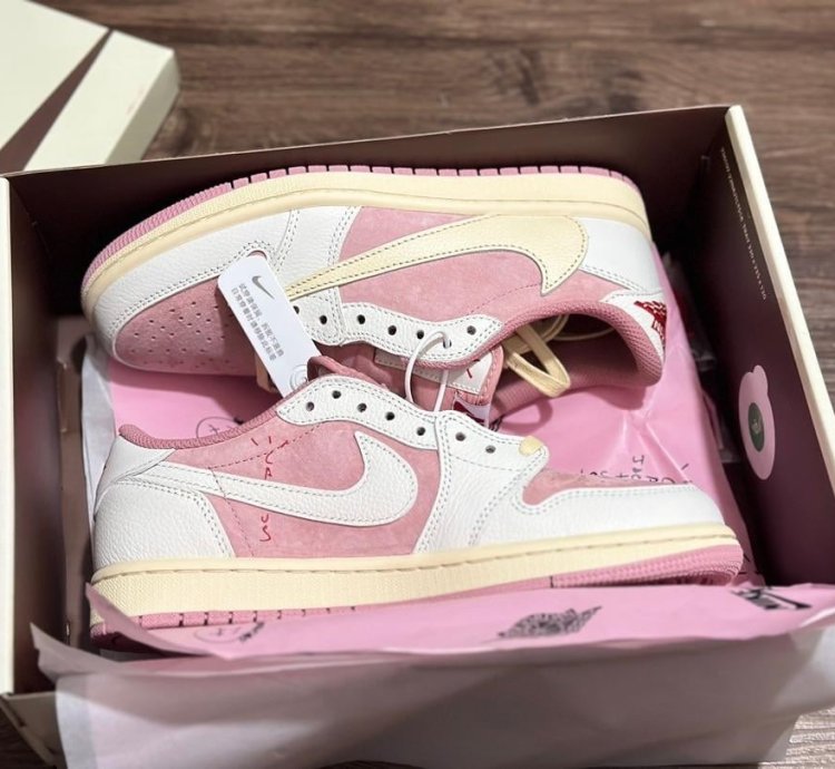 Jordan 1 Retro Low Og Sp Travis Scott Sail Shy Pink