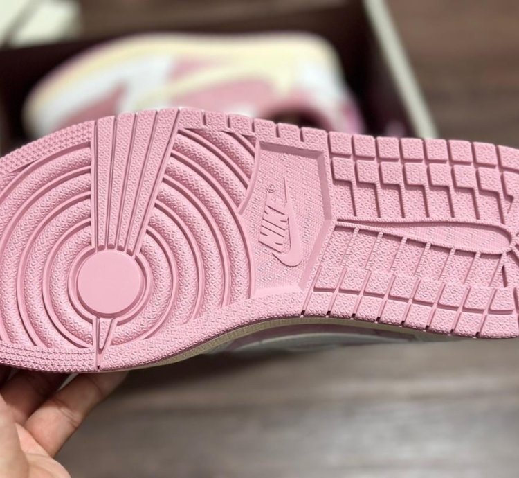 Jordan 1 Retro Low Og Sp Travis Scott Sail Shy Pink