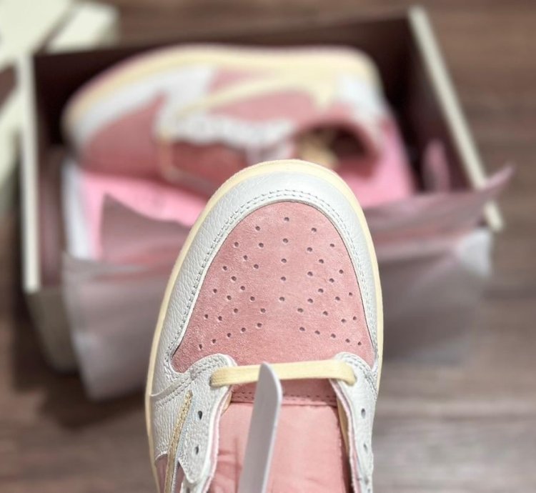 Jordan 1 Retro Low Og Sp Travis Scott Sail Shy Pink