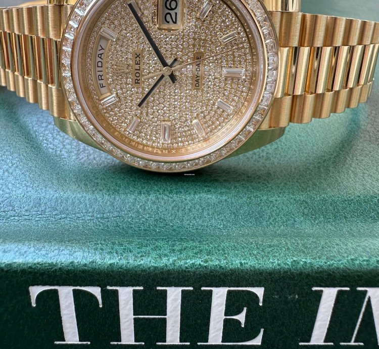 Rolex Day-date 40 Edition Sp Cial Day Date Or Jaune Pav Diamants Baguette