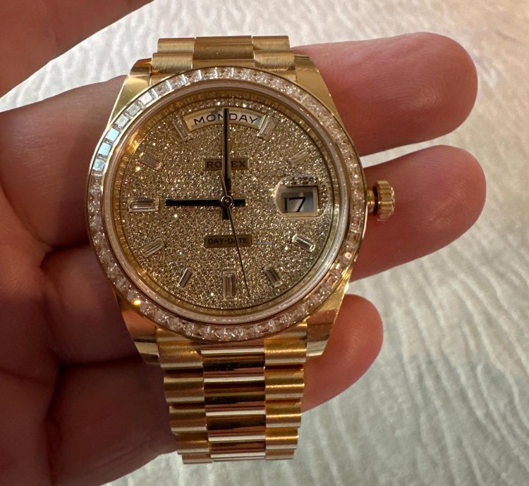 Rolex Day-date 40 Edition Sp Cial Day Date Or Jaune Pav Diamants Baguette