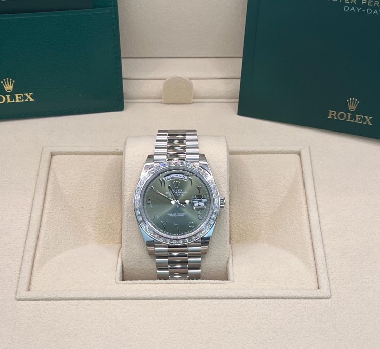 Rolex Day-date 40 Green Arabic Dial Baguette Diamond Bezel Full Platnium