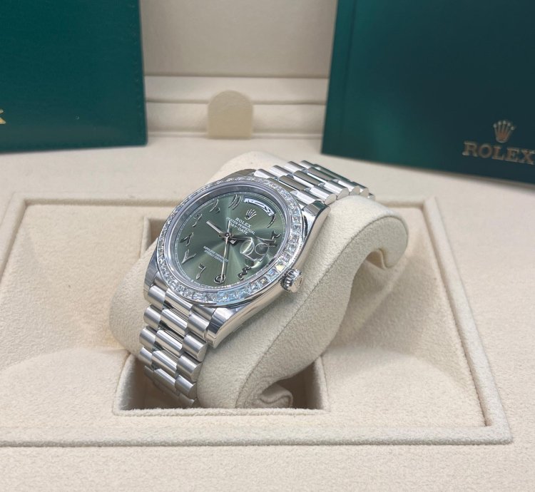 Rolex Day-date 40 Green Arabic Dial Baguette Diamond Bezel Full Platnium