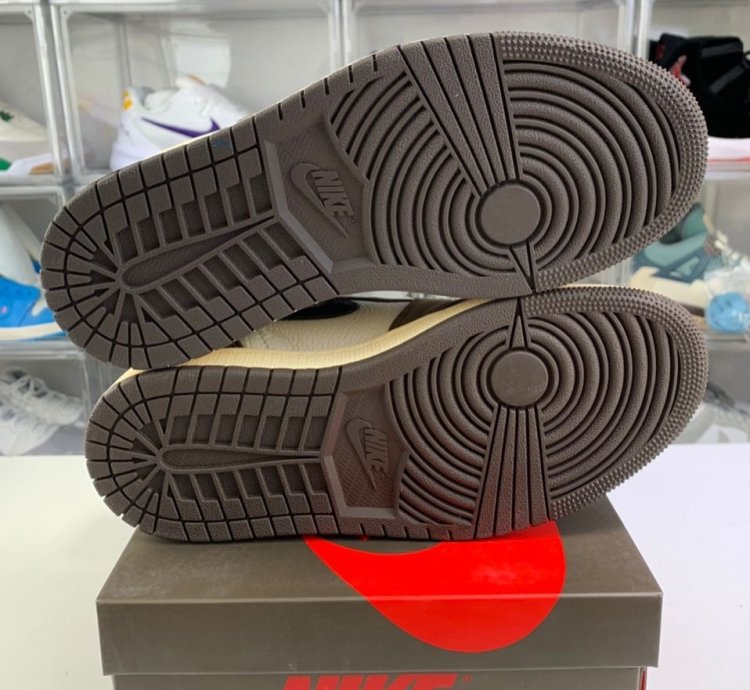 Jordan 1 High X Travis Scott mocha