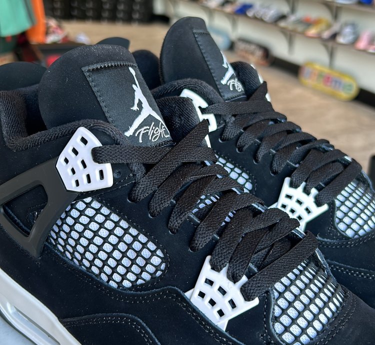 Jordan 4 Thunder White