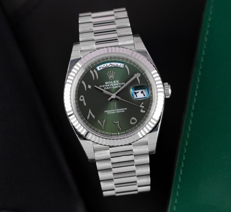 Rolex Day-date President Platinum With Fluted Bezel On President Bracelet With Green Arabic Dial