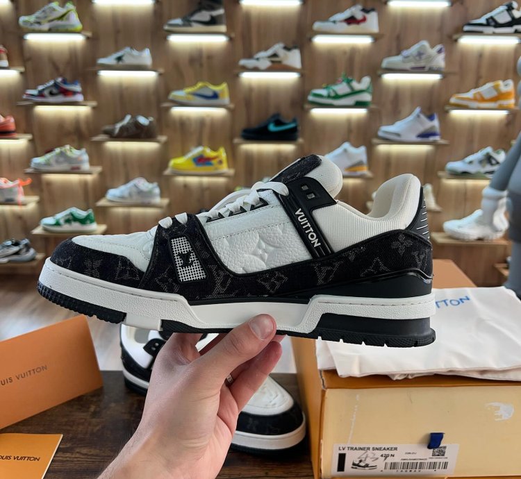 Lv Trainer Monogram Black White