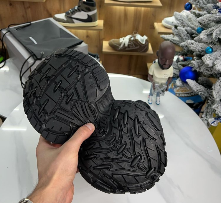 Balenciaga 10xl Black