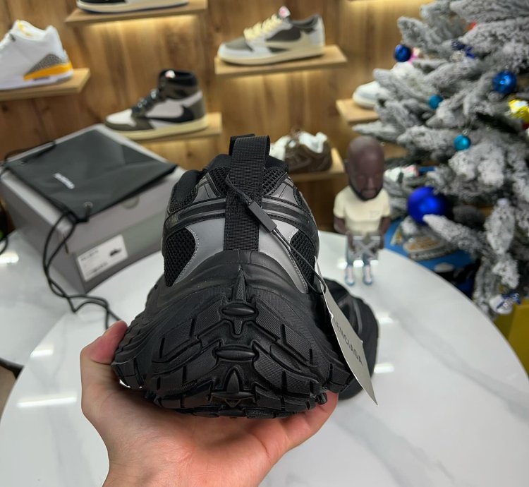 Balenciaga 10xl Black