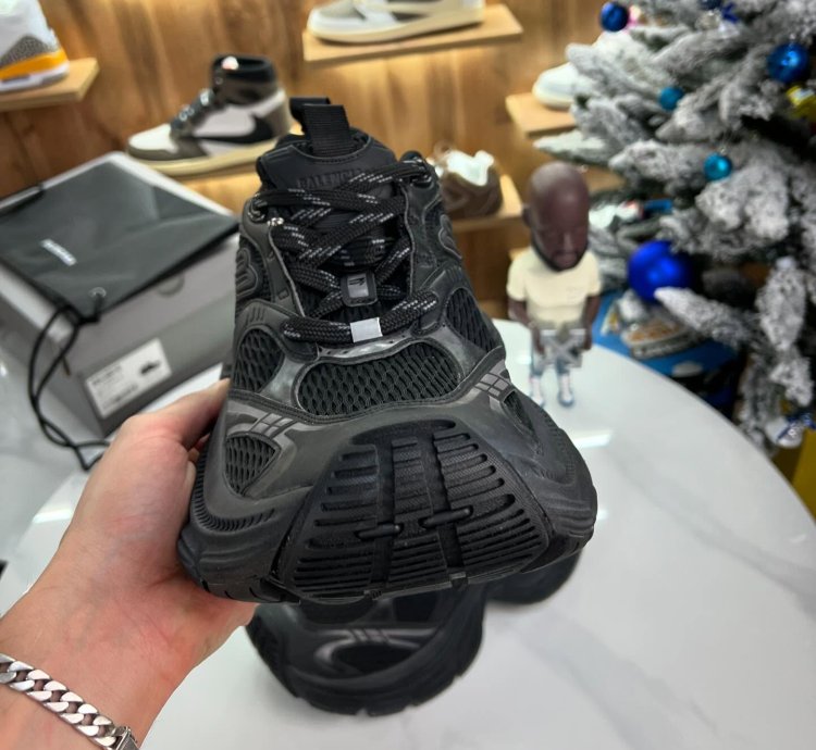 Balenciaga 10xl Black