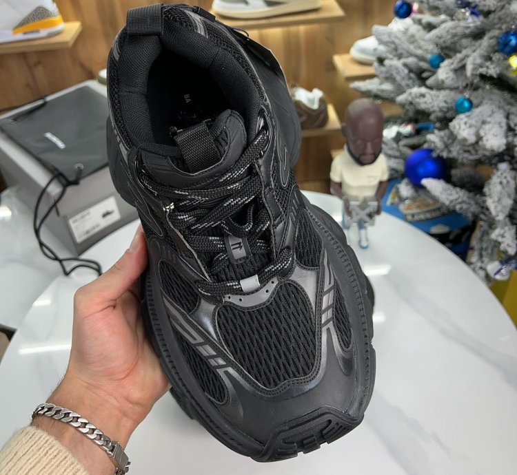 Balenciaga 10xl Black