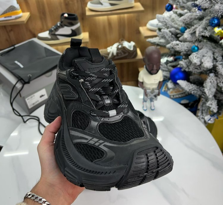 Balenciaga 10xl Black
