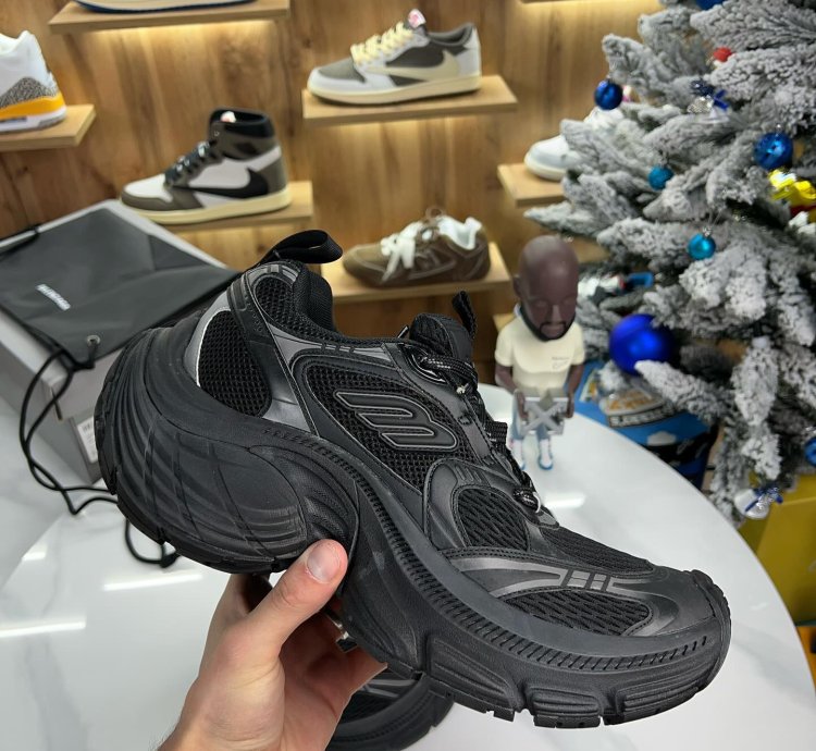 Balenciaga 10xl Black