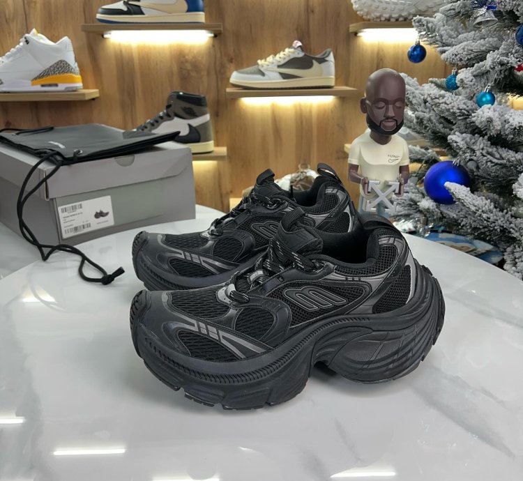 Balenciaga 10xl Black