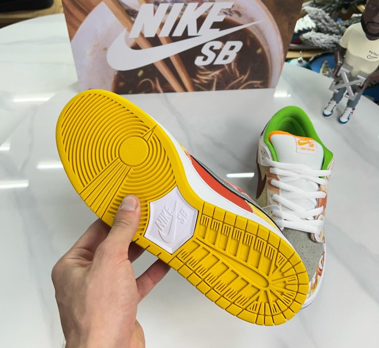 Nike Sb Dunk Low Street Hawker