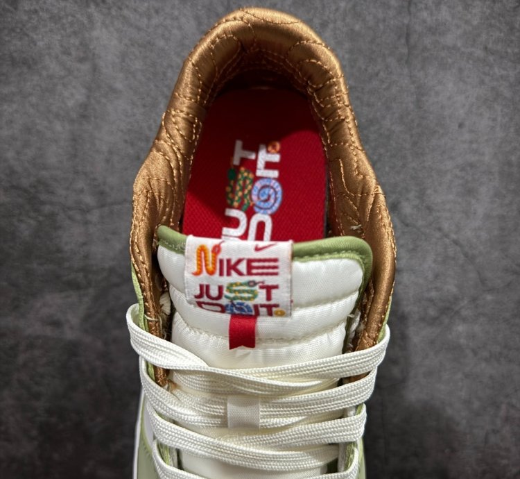 Nike Sb Dunk Low Gs year Of Snake Hv6001-101