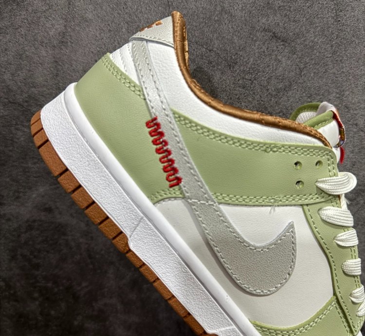 Nike Sb Dunk Low Gs year Of Snake Hv6001-101