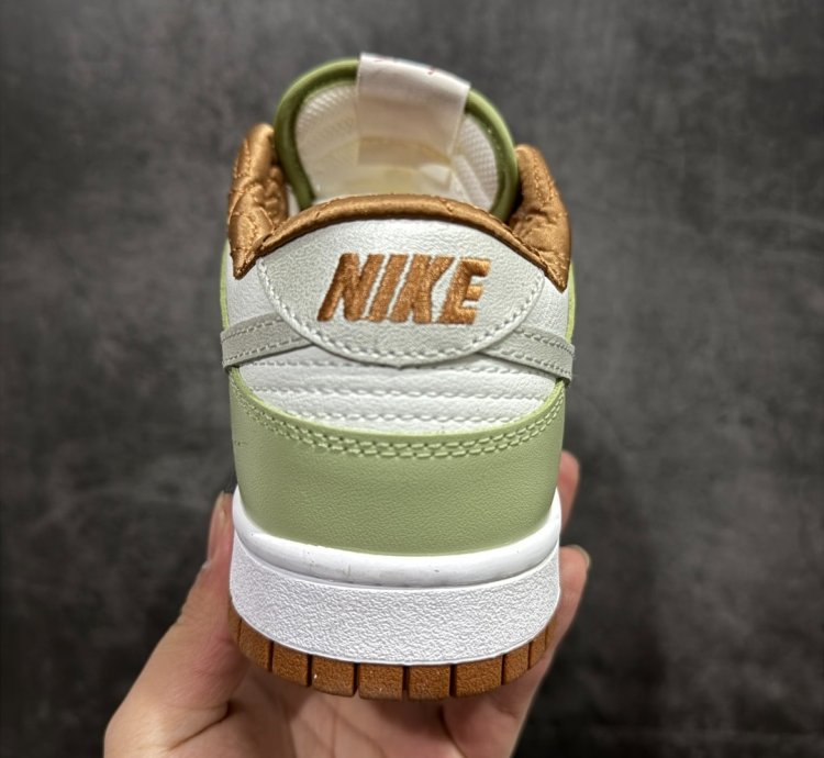 Nike Sb Dunk Low Gs year Of Snake Hv6001-101