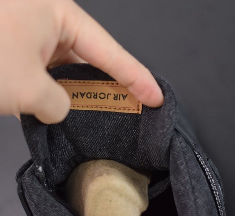 Nike Air Jordan 4 Retro Levis Black levis Tag