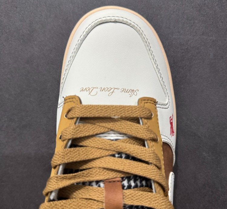Nk Sb Dunk Low Pro Dv5744-112