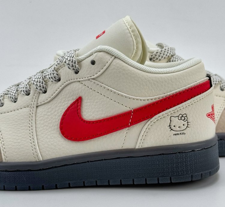 Ike Sb Dunk Low X Hello Kitty Xf8698-037