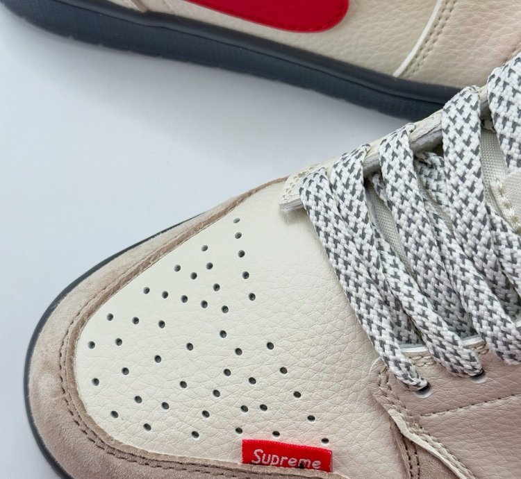 Ike Sb Dunk Low X Hello Kitty Xf8698-037